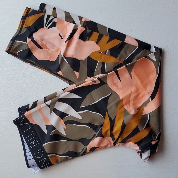 Billabong In Motion Tropical Crop Leggings M NWT - Picture 7 of 8
